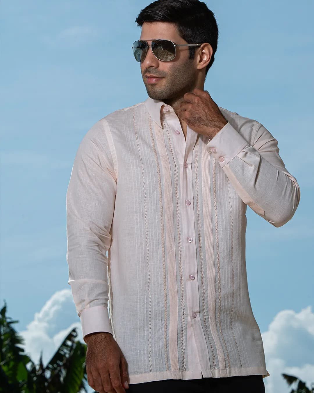 Guayabera y camisa
