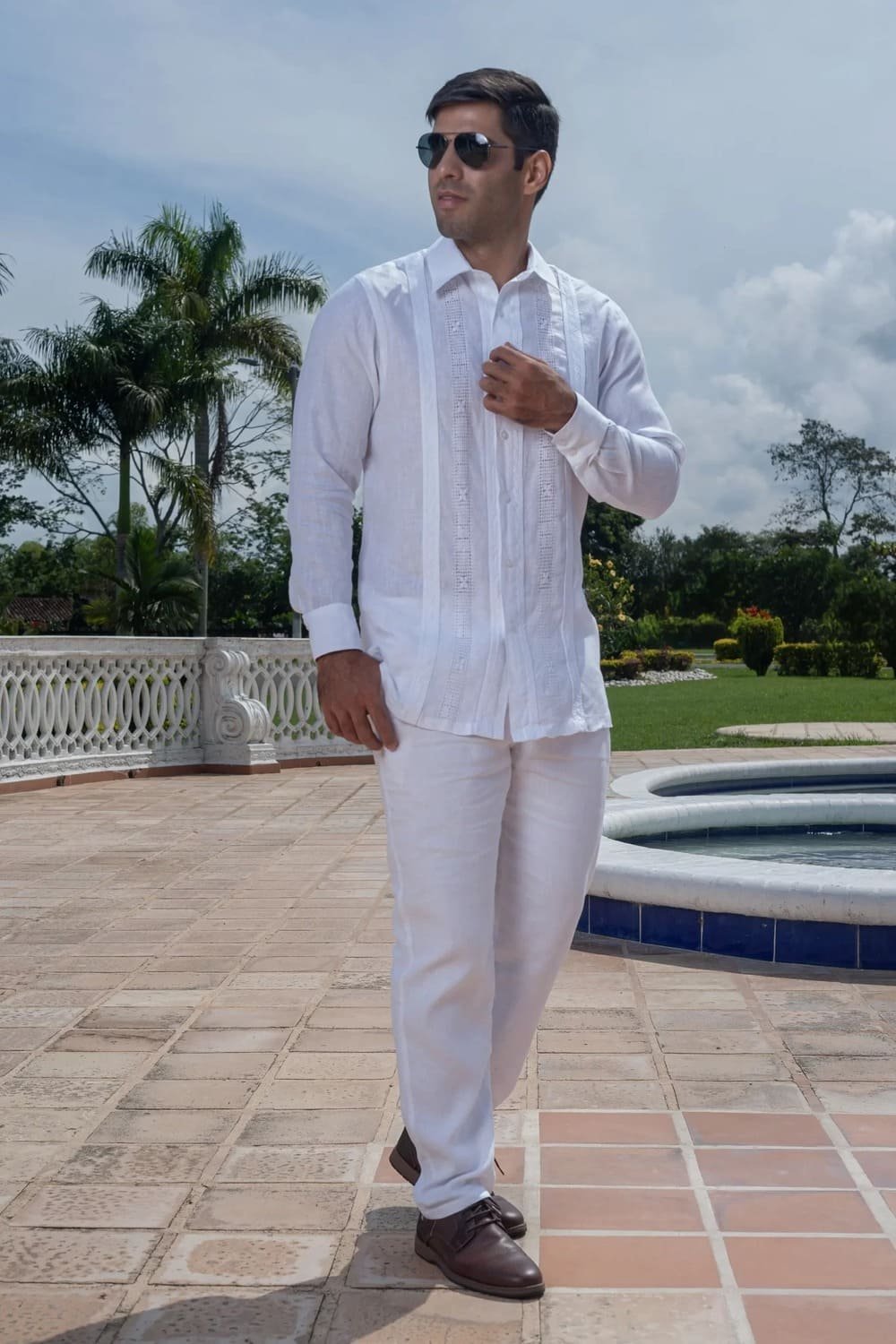 Guayabera Blanca Cuello Basico