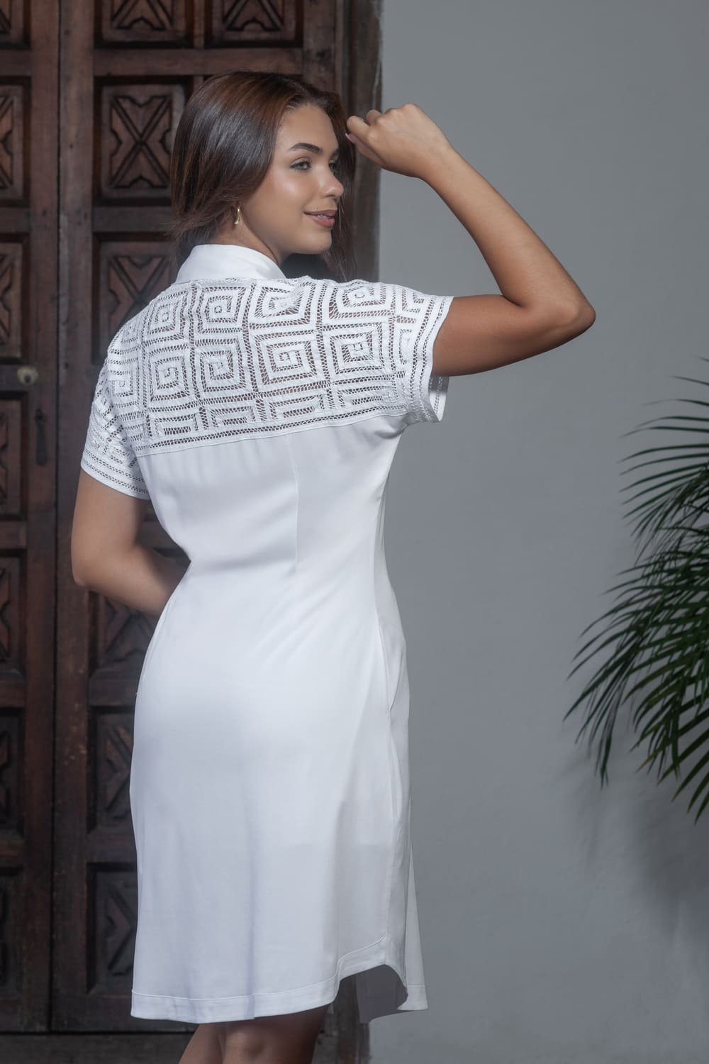 Caftán Bordado en Chalis Blanco Centro Espalda y Manga 2 Caftán Bordado en Chalis Blanco Centro Espalda y Manga