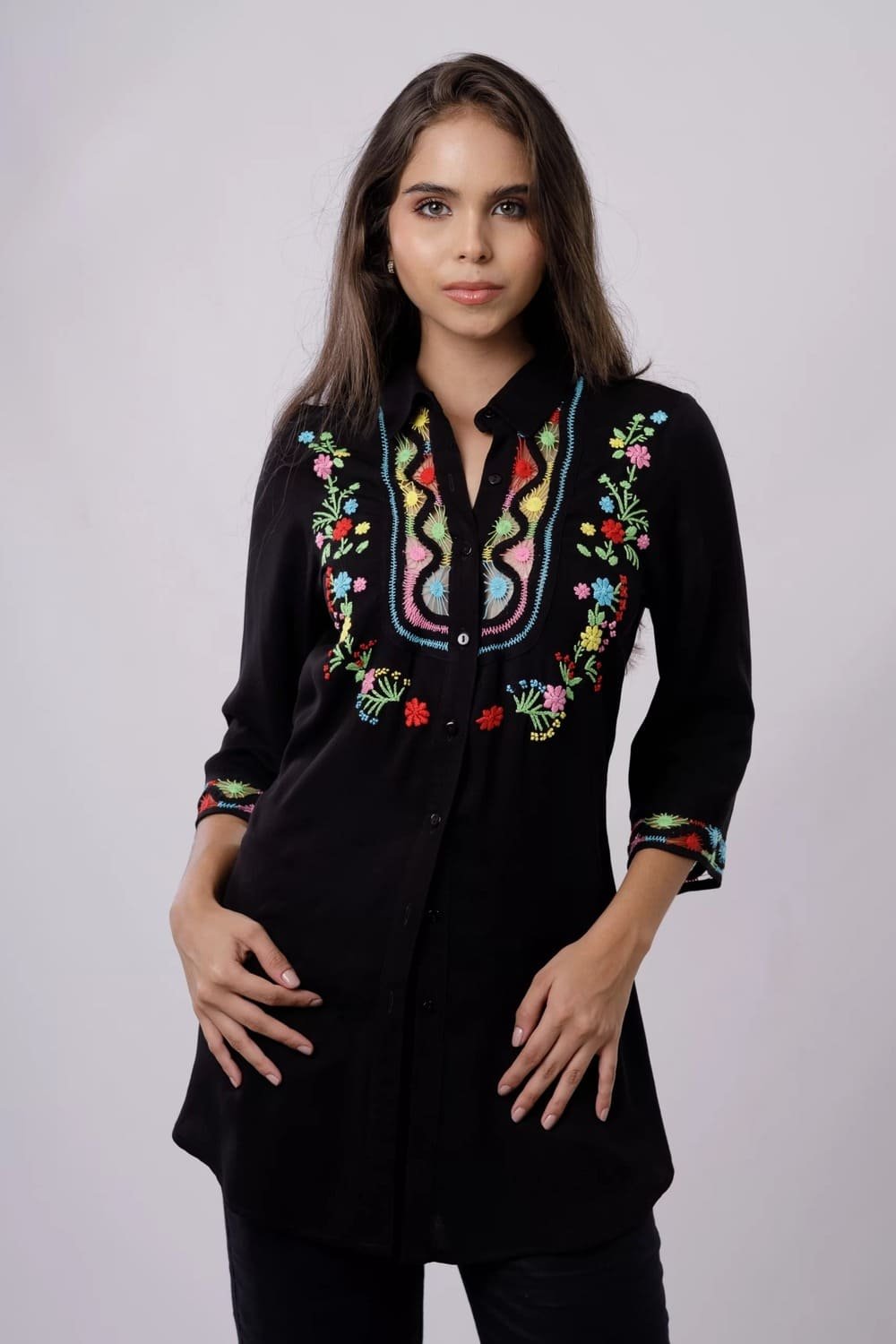 BLUSON CAMISERA NEGRA CON SESGOS