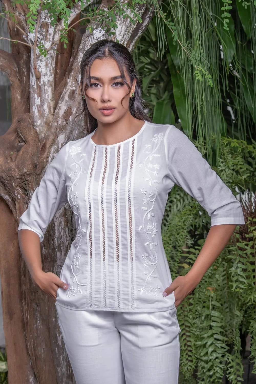 Blusa Blanca Bordada - Flores de Luz