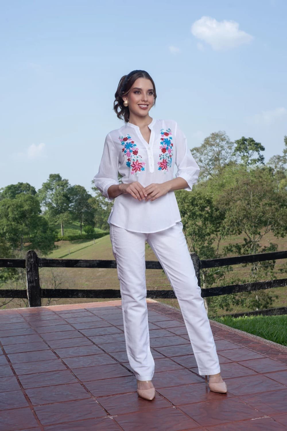 Blusa Blanca Bordada Primavera flores de lino