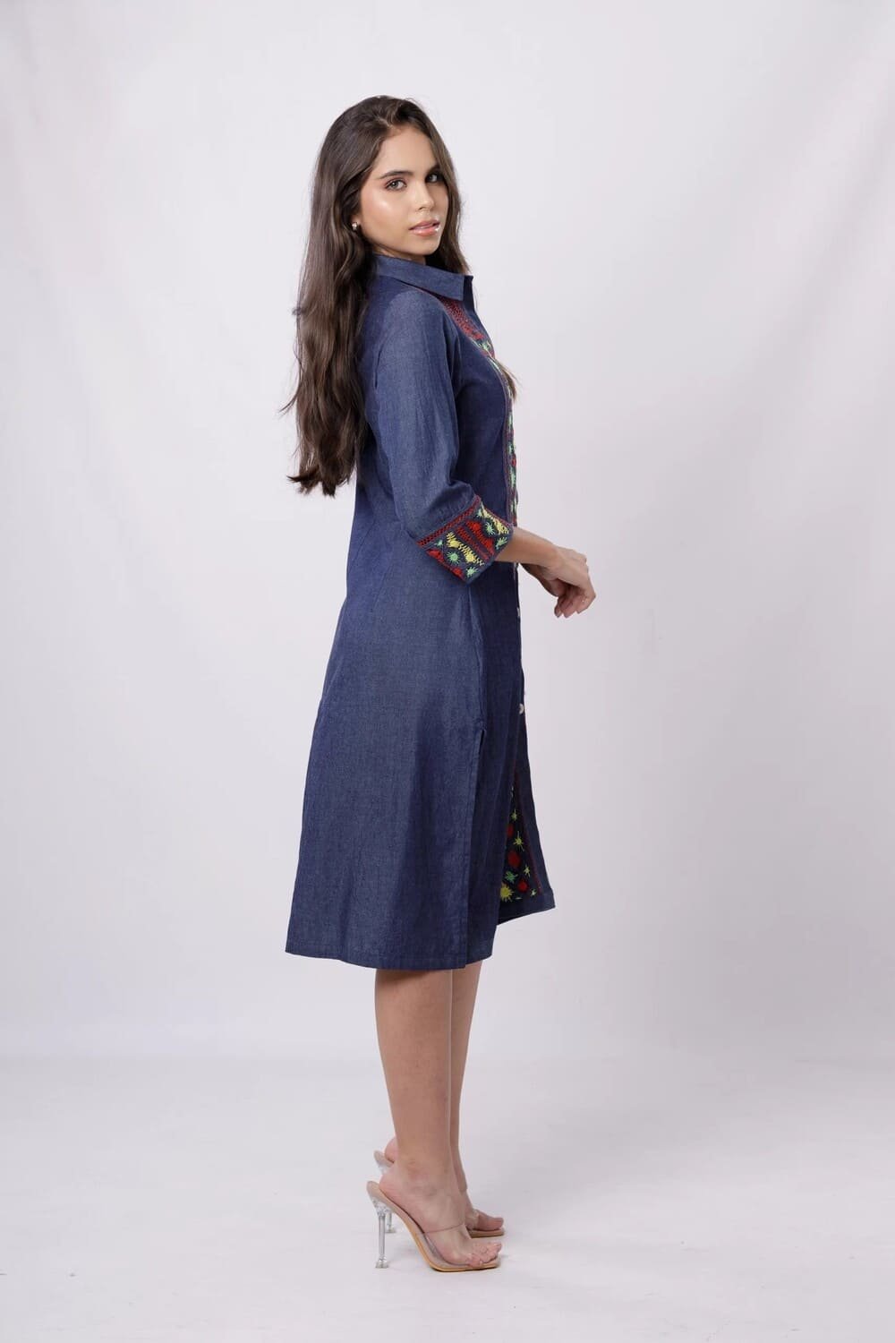 CAFTAN AZUL MANGA 3/4 ,CON SESGOS BORDADO EN PATECABRA Y ARAÑAS 2 CAFTAN AZUL MANGA 34 CON SESGOS BORDADO EN PATECABRA Y ARAÑAS (1)