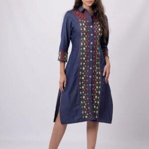 CAFTAN AZUL MANGA 34 CON SESGOS BORDADO EN PATECABRA Y ARAÑAS