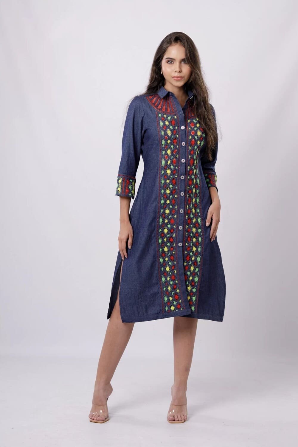 CAFTAN AZUL MANGA 34 CON SESGOS BORDADO EN PATECABRA Y ARAÑAS