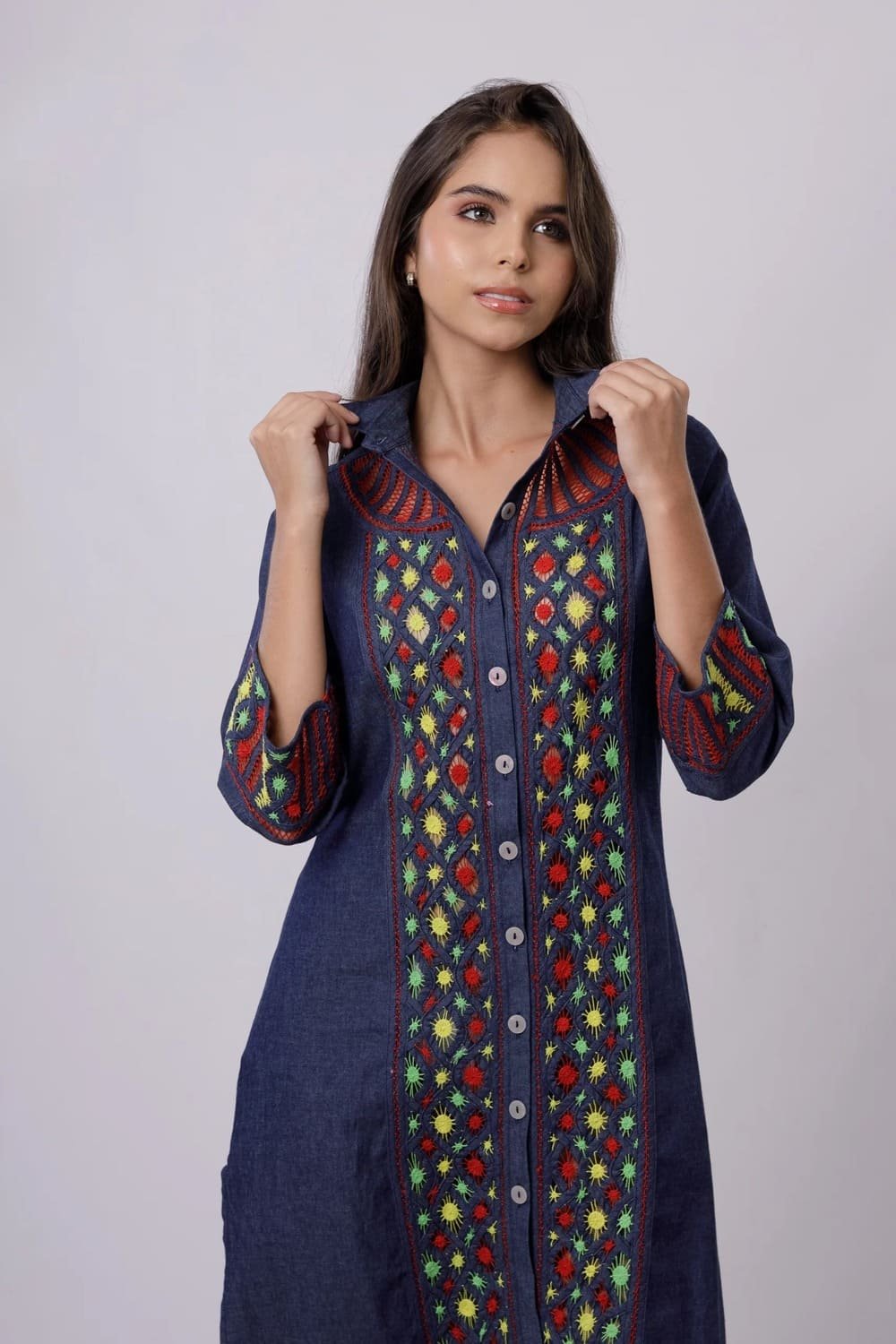 CAFTAN AZUL MANGA 3/4 ,CON SESGOS BORDADO EN PATECABRA Y ARAÑAS 3 CAFTAN AZUL MANGA 34 CON SESGOS BORDADO EN PATECABRA Y ARAÑAS (1)