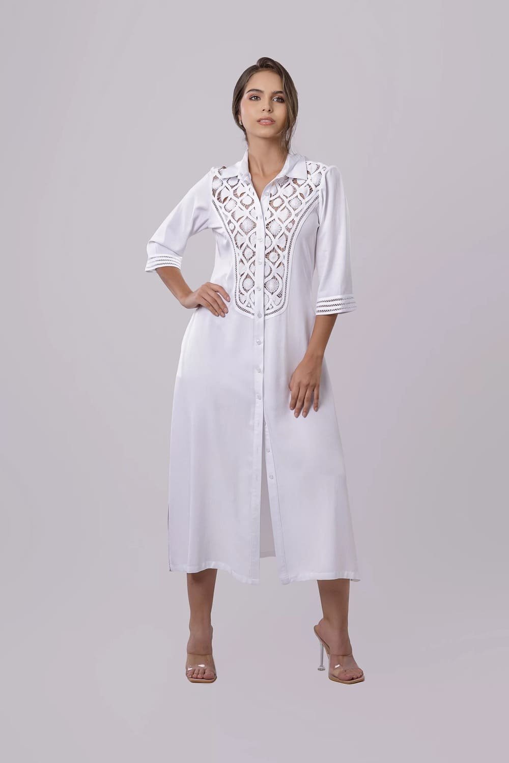 CAFTÁN BLANCO MANGA 3/4,- CON SESGOS BORDADO EN PATECABRA ARAÑAS Y ABANICO 2 CAFTÁN BLANCO MANGA 34- CON SESGOS BORDADO EN PATECABRA