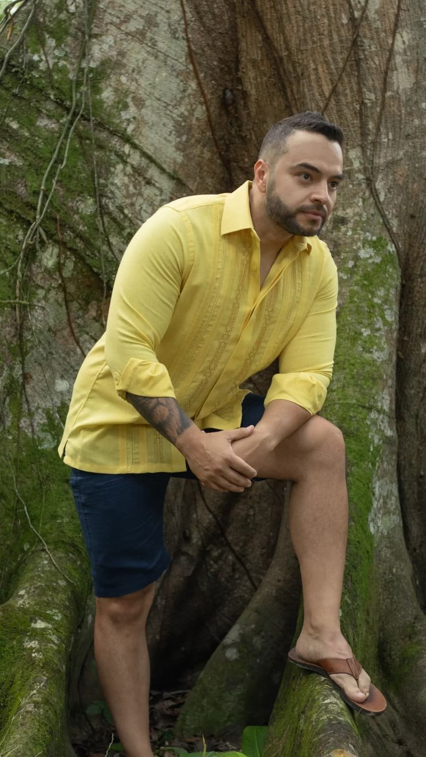 Guayabera Amarilla Calada Cuello y Cartera Escondida- Coleccion 2024 - Raices - FRIXIO 2 Guayabera Amarilla Calada