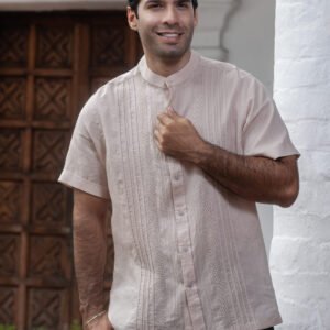 Guayabera Beige en Olan con Bordado Pasos de Tradicion