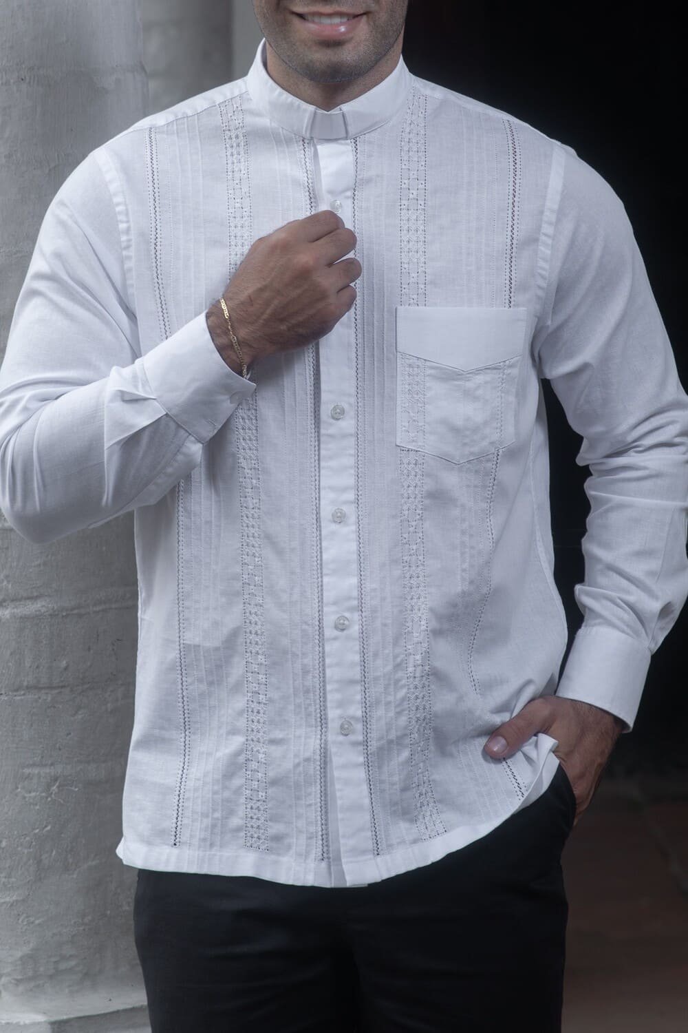 Guayabera Blanca CLERIMAN Calada y Randas - Colección 2025 - FE CLERIMAN - FRIXIO 2 Guayabera Blanca CLERIMAN para sacerdotes