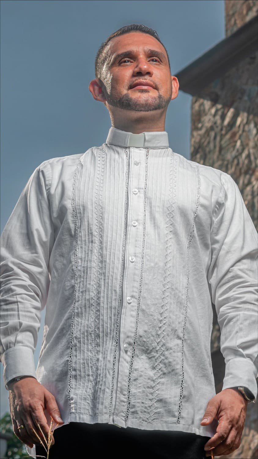 Guayabera Blanca Calada CLERIMAN sacerdote