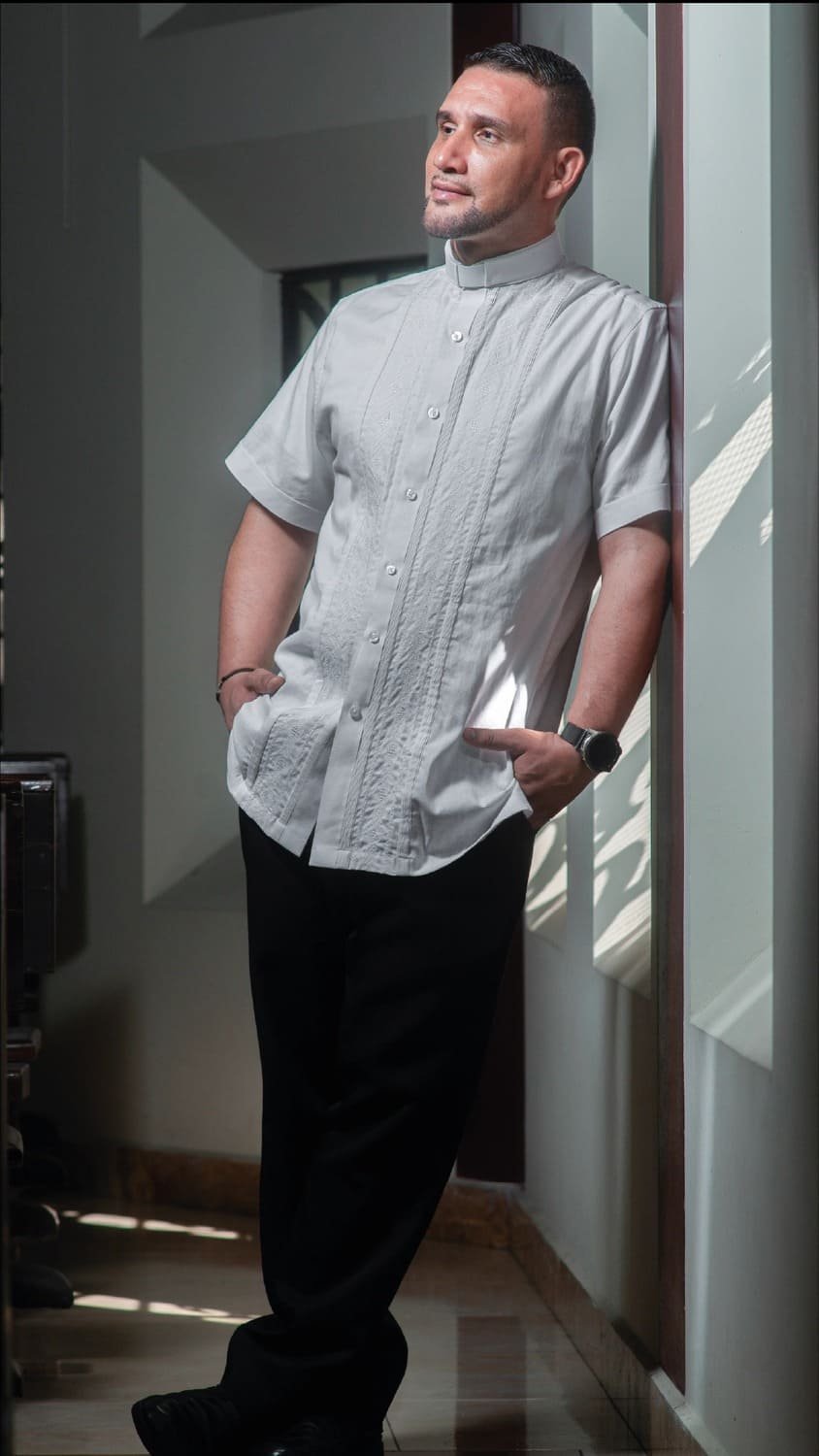 Guayabera Blanca MangaCorta CLERIMAN sacerdotal imagen de producto