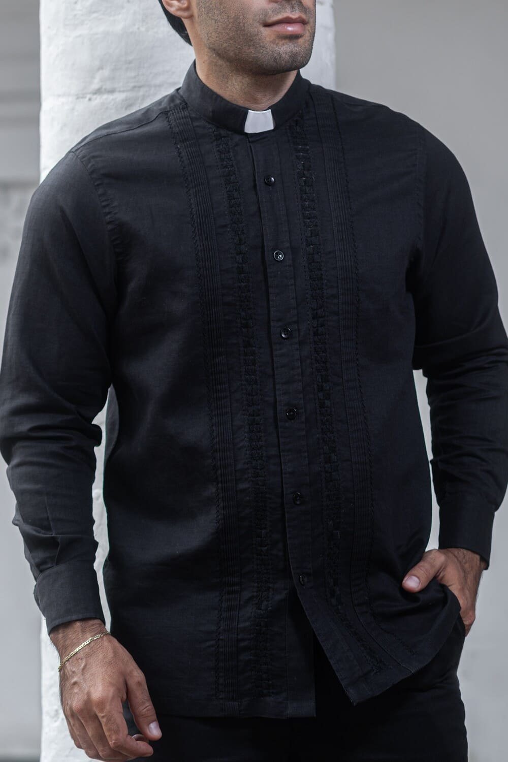 Guayabera Negra CLERIMAN Calada y Randas - Colección 2025 - FE CLERIMAN - FRIXIO 2 Guayabera Negra CLERIMAN guayabera para sacerdores
