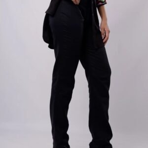 PANTALON BASICO NEGRO CON BOLSILLOS PARTE DELANTERA imagen de producto