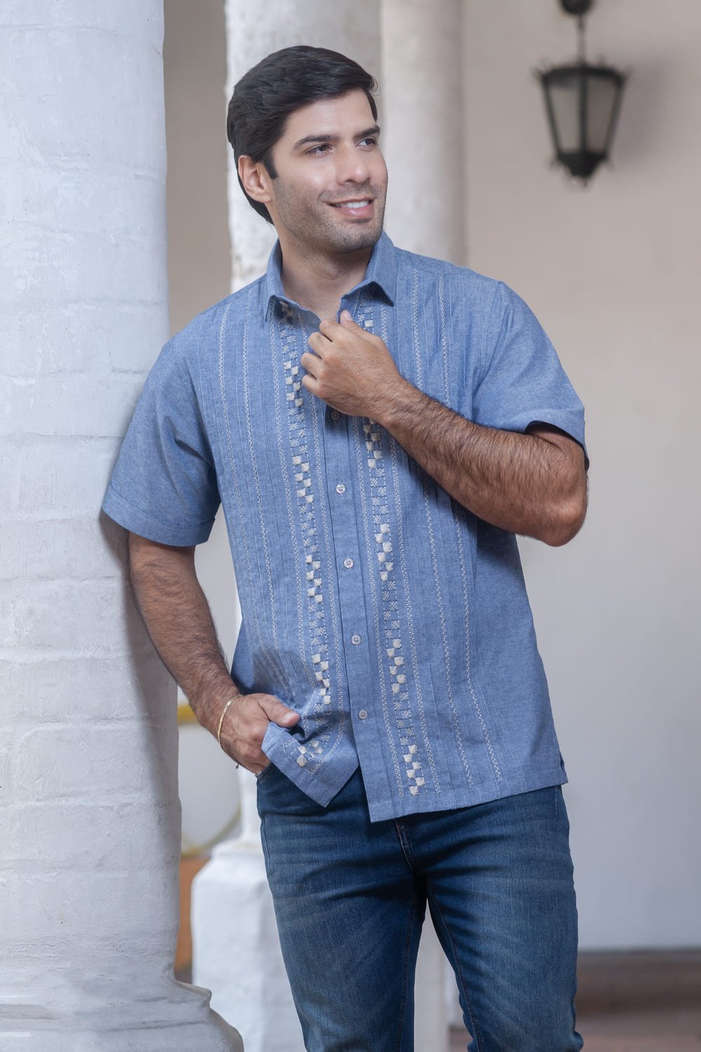 Guayaberas y Camisas para el Día del Padre 13 camisa artesanal manga corta indigo claro padre y maestro