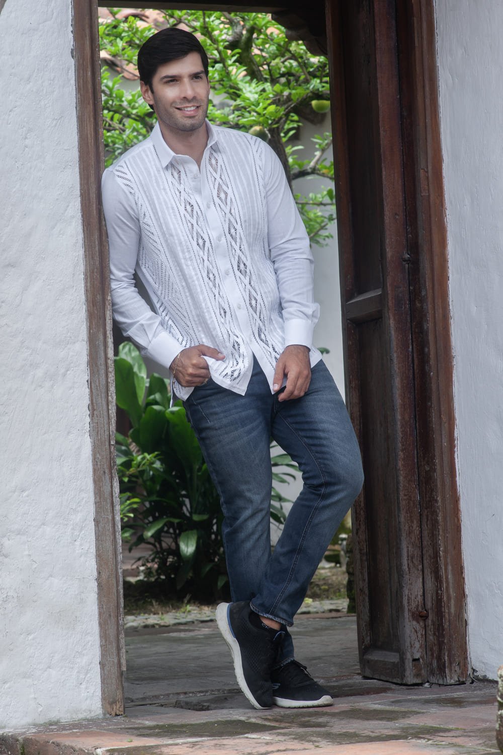 Guayaberas y Camisas para el Día del Padre 12 camisa blanca con bordado entrelazado clasico gran linaje