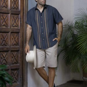 camisa o guayabera bordada con alforzas y calado