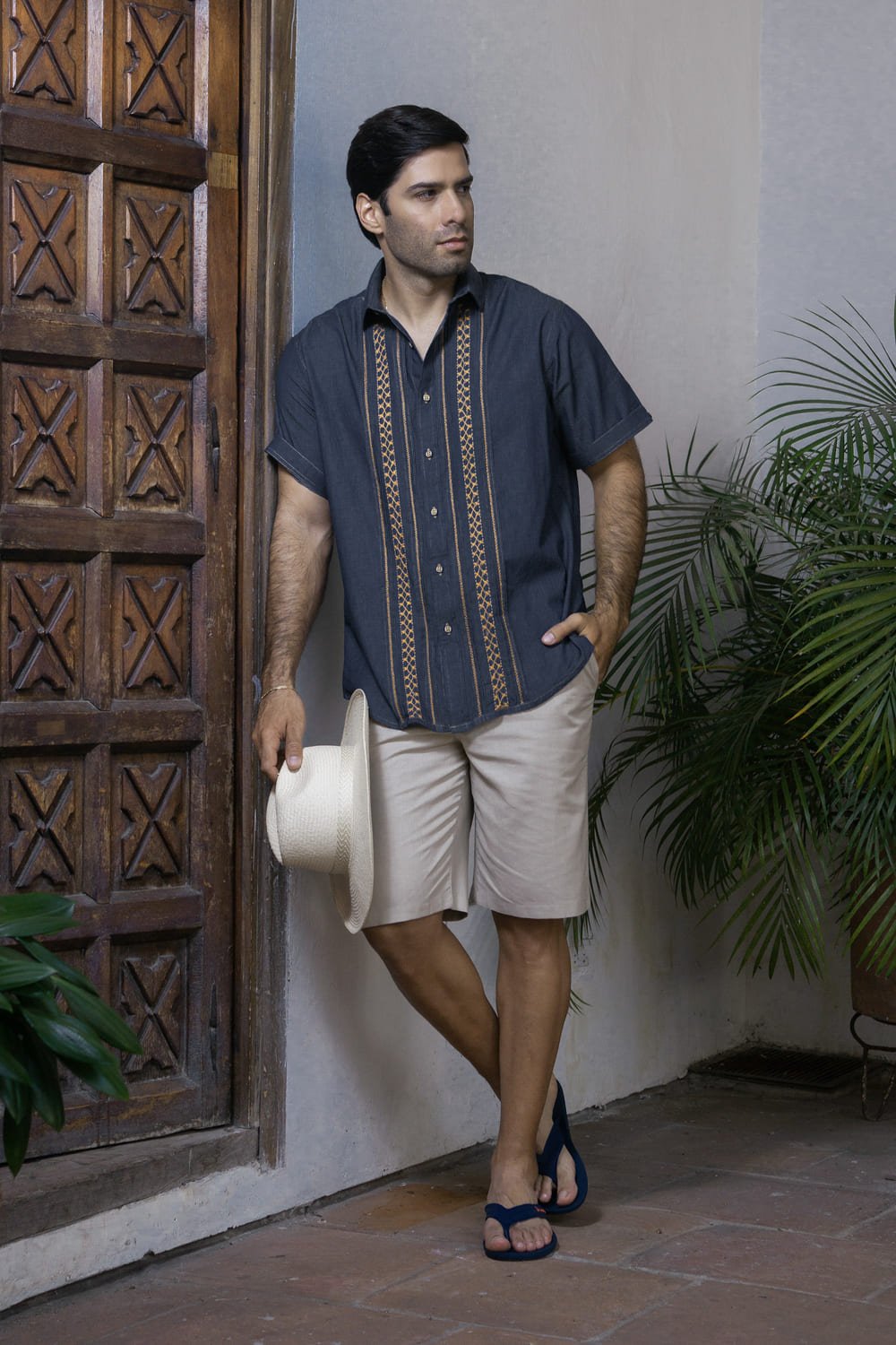 Guayaberas y Camisas para el Día del Padre 6 camisa o guayabera bordada con alforzas y calado