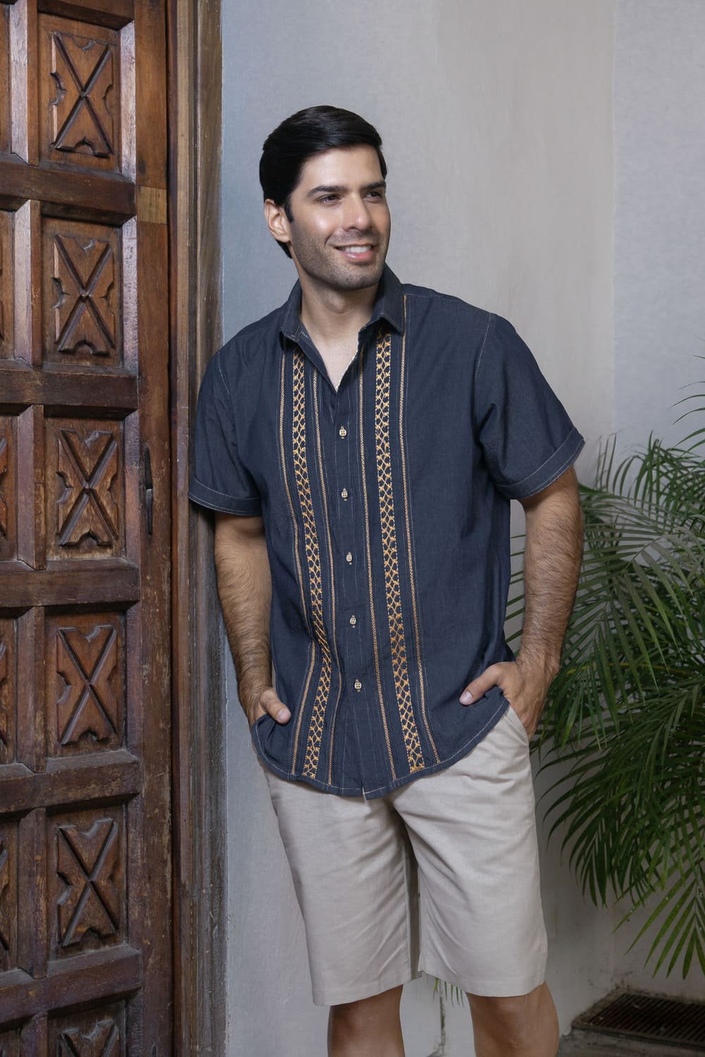 Guayaberas y Camisas para el Día del Padre 5 camisa o guayabera bordada con alforzas y calado