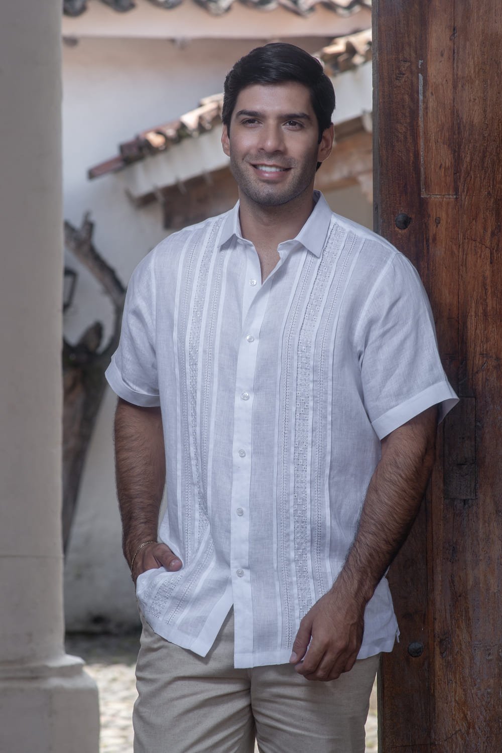 Guayaberas y Camisas para el Día del Padre 17 guayabera blanca legado ancestral en lino