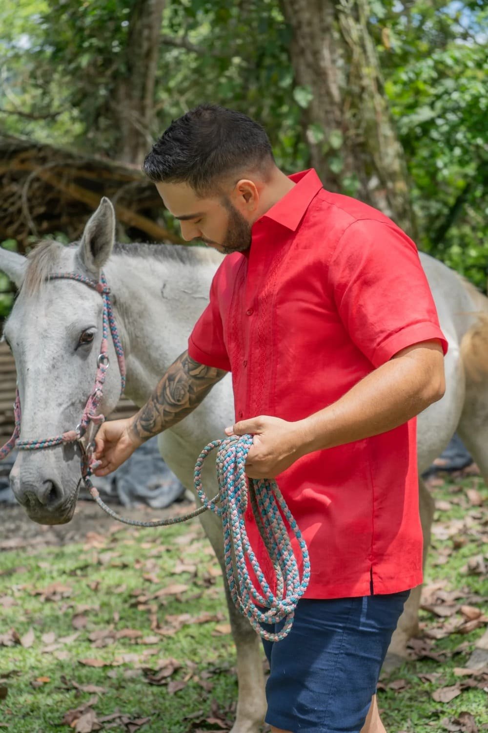 Guayabera Roja Calada Cuello Ángel- Coleccion 2024 - Raices - FRIXIO 3 guayabera roja calada imagen de producto (3)