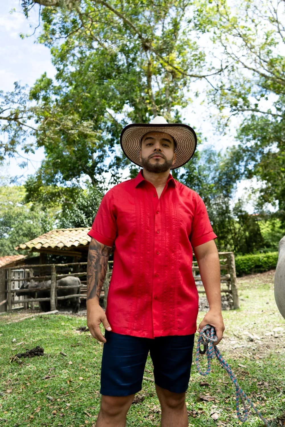 guayabera roja calada imagen de producto (3)